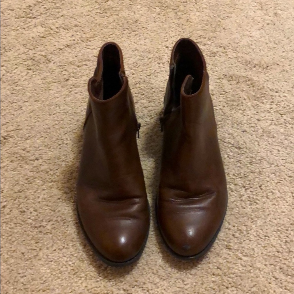 Brown leather ankle booties. Women’s size 7.